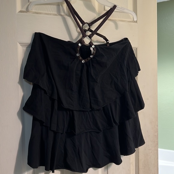 Tiered halter top 1X, black. - Picture 1 of 4